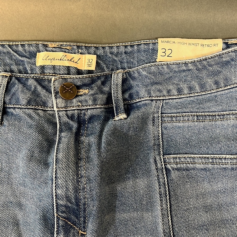 Womens Unpublished Marcia-High Waist Retro Fit Jean Shorts. Size 32 - Picture 3 of 4